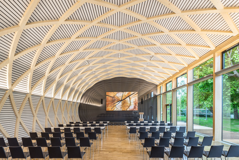 Konferenzsaal des Instituts für Holztechnologie Dresden, Architekturfotograf: Steffen Spitzner