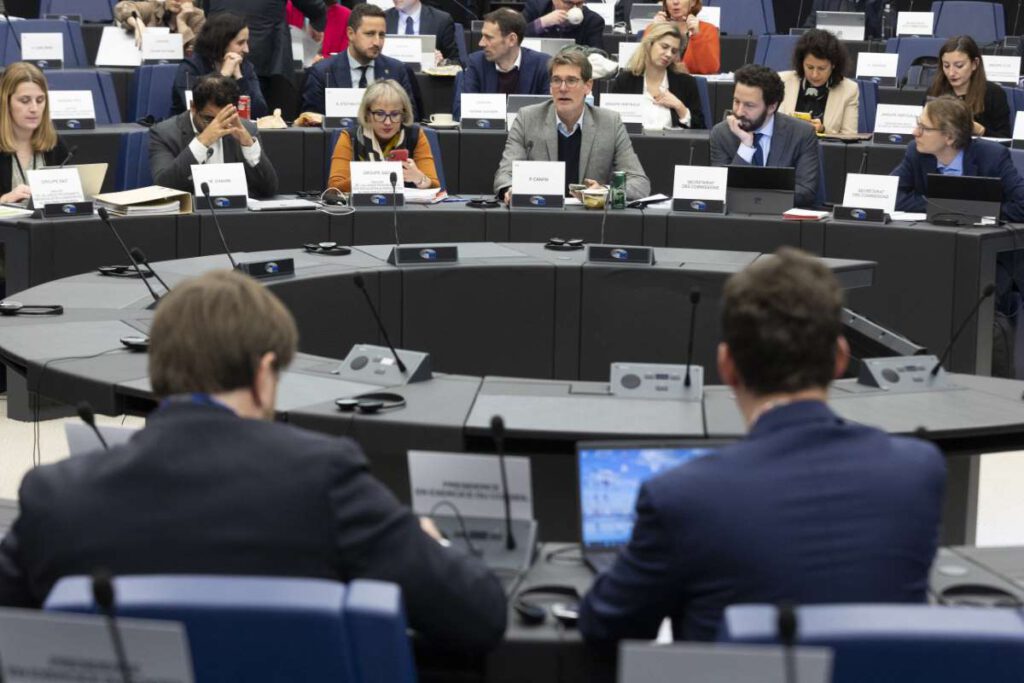 Trilog zwischen Europäischem Rat, Europäischem Parlament und Europäischer Kommission über den CO₂-Grenzausgleichsmechanismus (CBAM) am 12. Dezember in Straßburg, Quelle: Europäisches Parlament