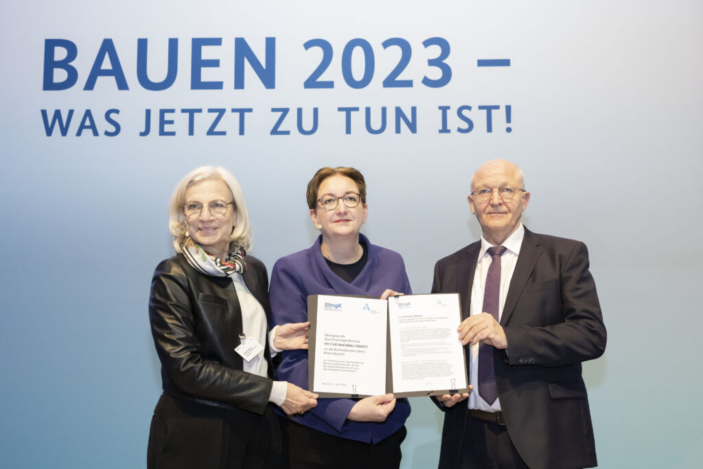 Kongress „Bauen 2023 – Was jetzt zu tun ist” im Rahmen der BAU 2023 im ICM in München, Deutschland, 17. April 2023. Credit: BMWSB / bundesfoto / Christina Czybik