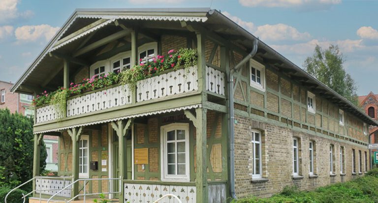 Das Dorfgemeinschaftshaus im brandenburgischen Finowfurt wurde ausschließlich mit ökologischen Baustoffen saniert. Foto: ArgillaTherm