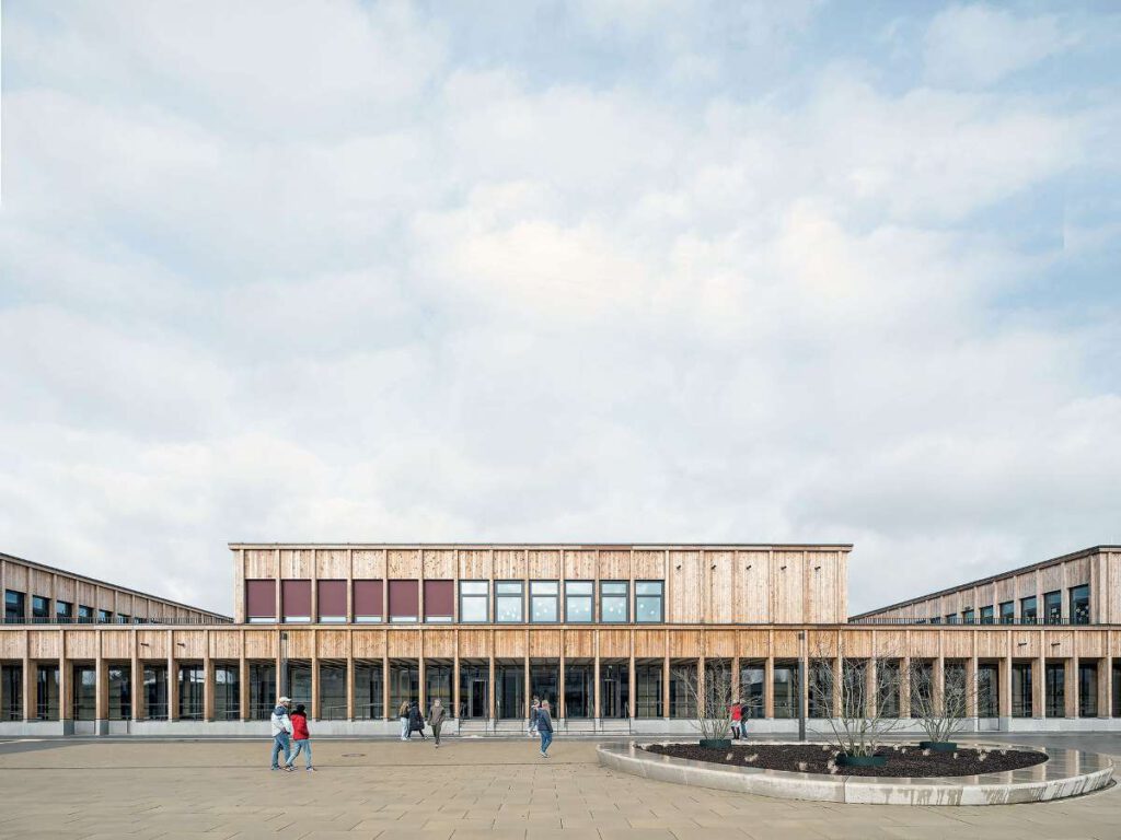 Anerkennung: Integrierte Gesamtschule Rinteln von bez+kock architekten, Stuttgart (Außenaufnahme);Quelle: bez+kock architekten, Stuttgart / Foto: Marcus Ebener