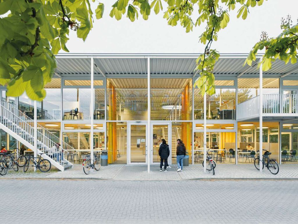 Deutscher Architekturpreis 2023: Studierendenhaus TU Braunschweig von Gustav Düsing & Max Hacke, Berlin (Außenansicht); Quelle: Gustav Düsing & Max Hacke, Berlin / Foto: Iwan Baan