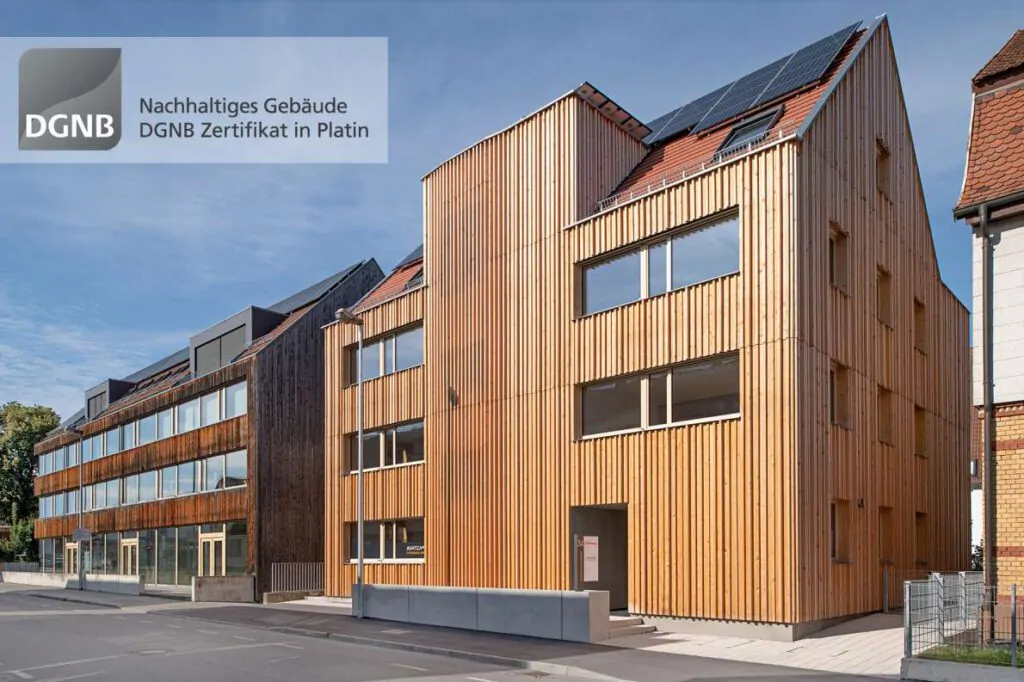 Außenansicht des Eisbärhauses in Kirchheim unter Teck. Foto: © Niels Schubert Fotograf I BFF