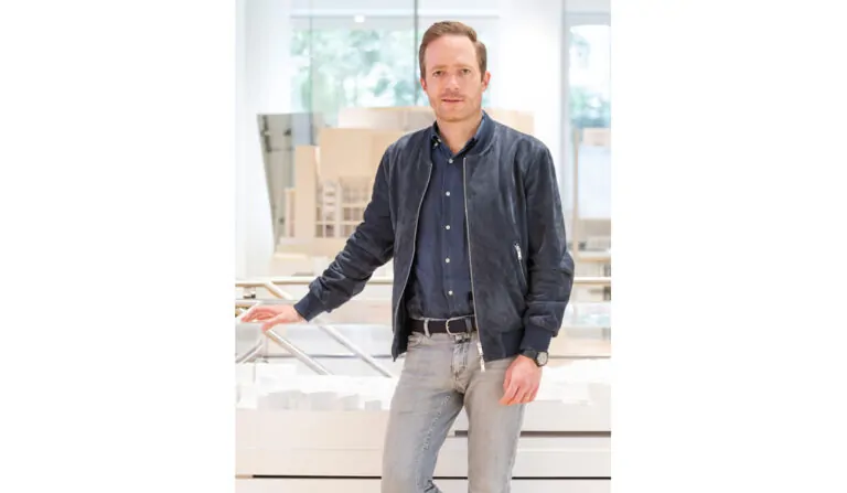 Fredrik Werner vom Architekturbüro HENN im Interview über Klimaschutz im Baugewerbe und das innovative Münchner Office-Projekt „DER bogen“. © HENN