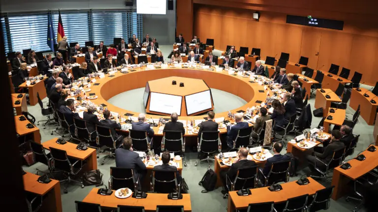 Aufnahme aus der Sitzung, Quelle: Bundesregierung / Sandra Steins